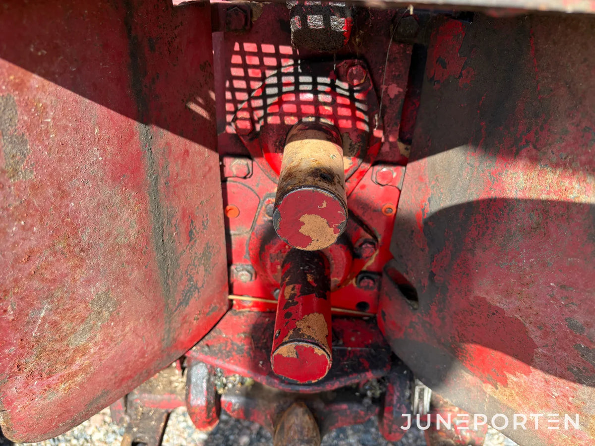 Traktor International 585 XL