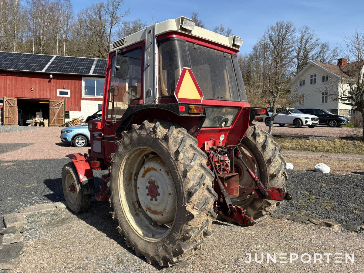Traktor International 585 XL
