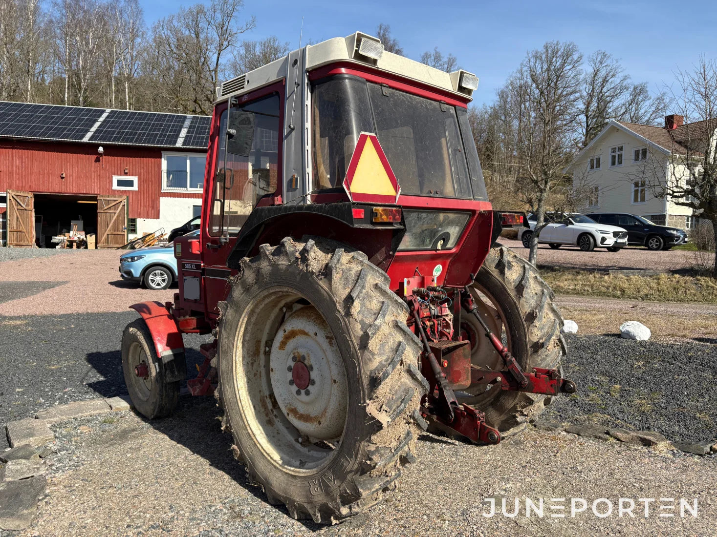 Traktor International 585 XL