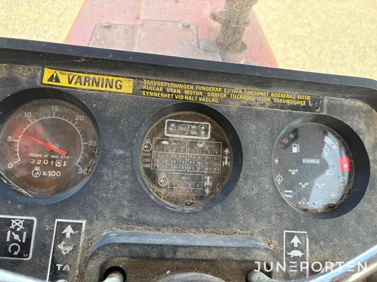 Traktor International 585 XL