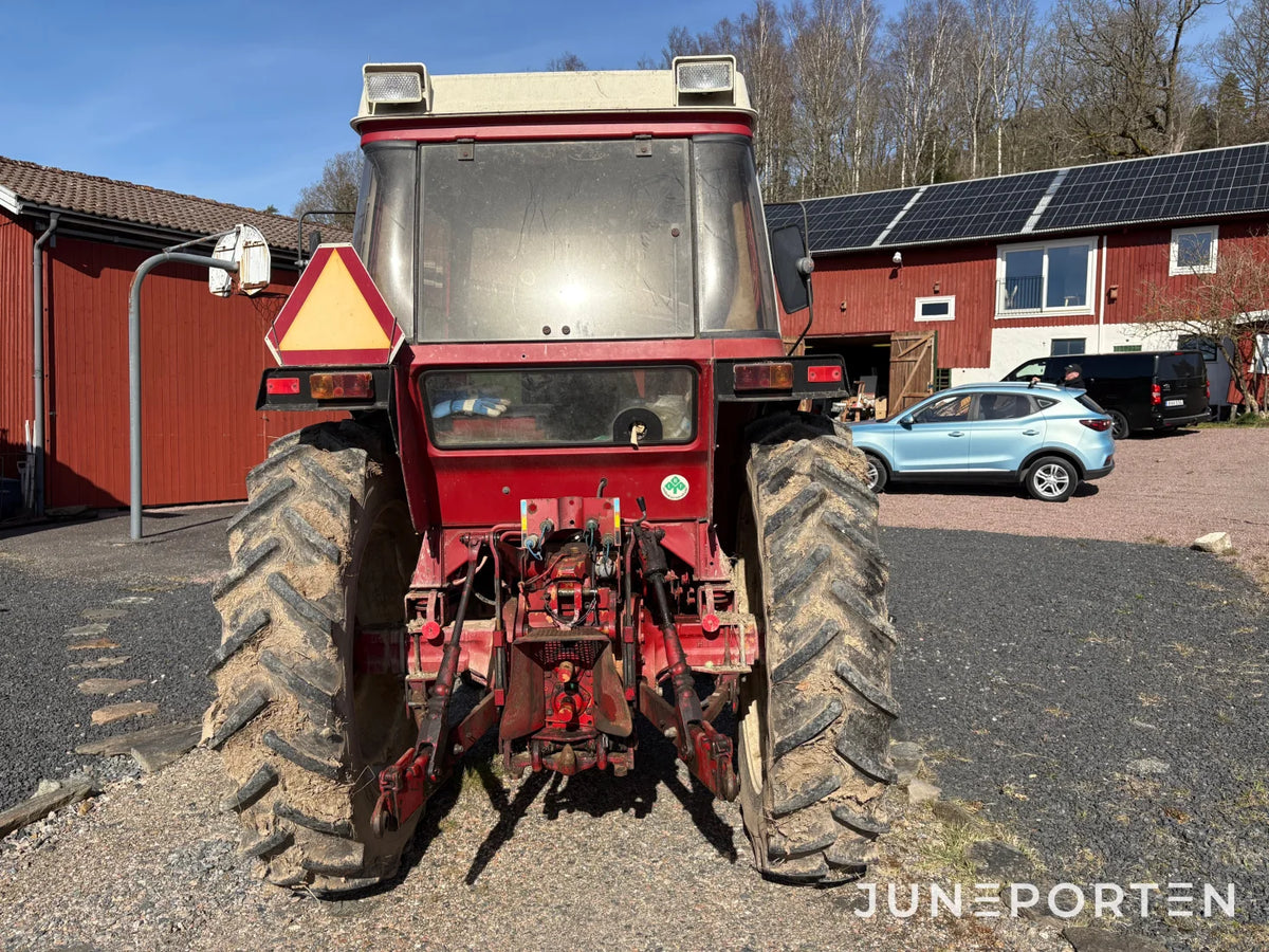Traktor International 585 XL