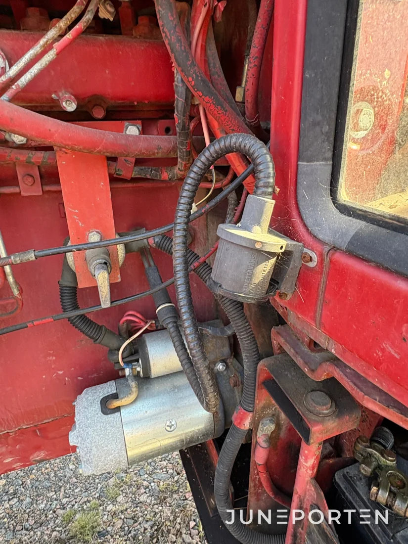 Traktor International 585 XL