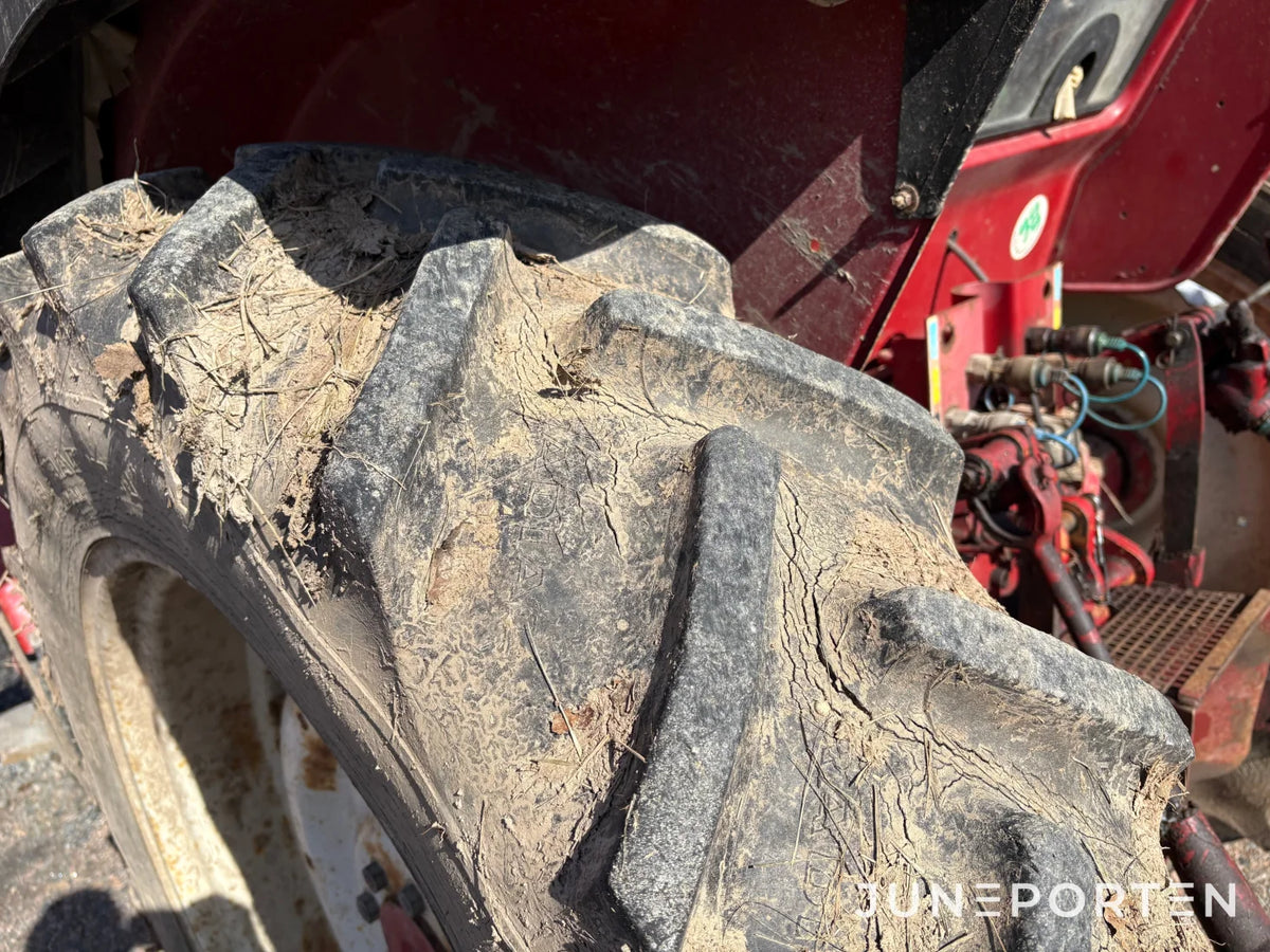 Traktor International 585 XL