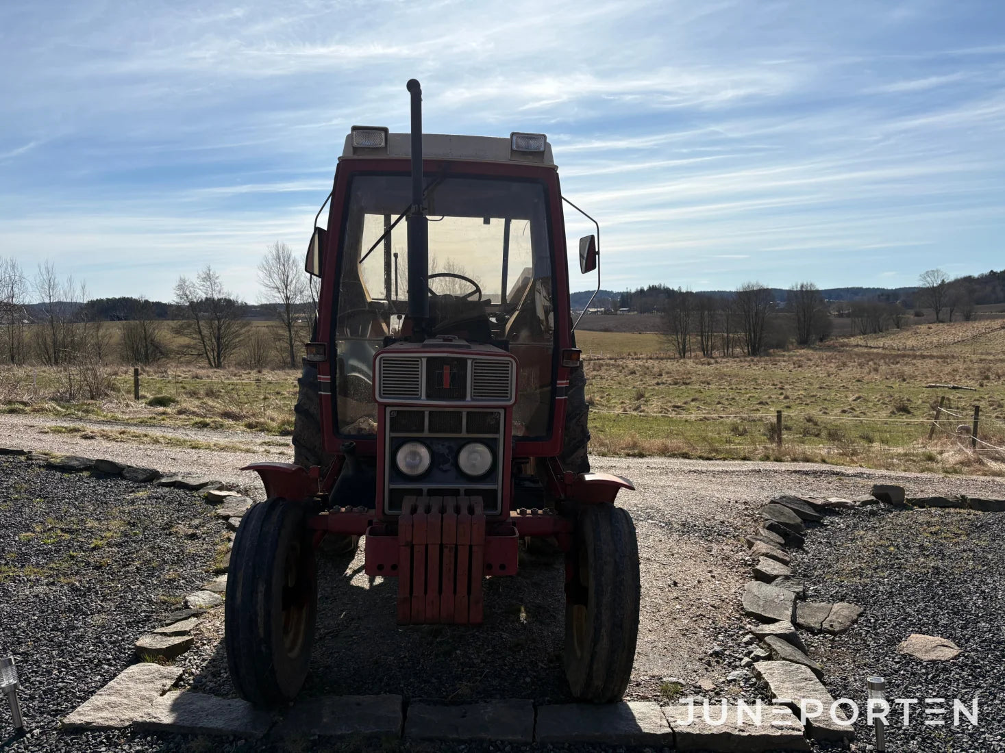 Traktor International 585 XL