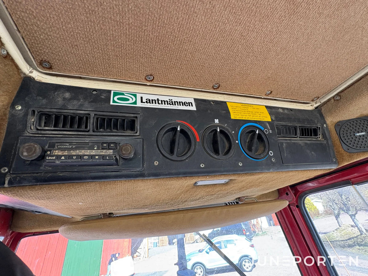 Traktor International 585 XL
