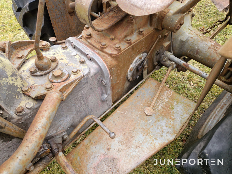 Traktor Massey Ferguson Grålle Med Plog
