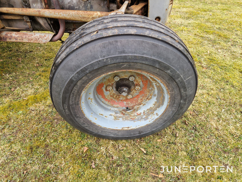 Traktor Massey Ferguson Grålle Med Plog