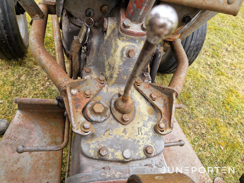 Traktor Massey Ferguson Grålle Med Plog