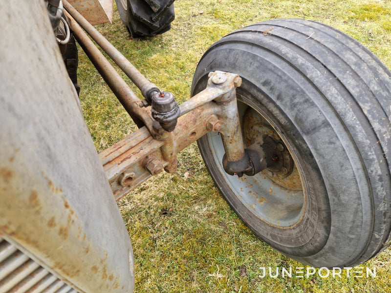 Traktor Massey Ferguson Grålle Med Plog