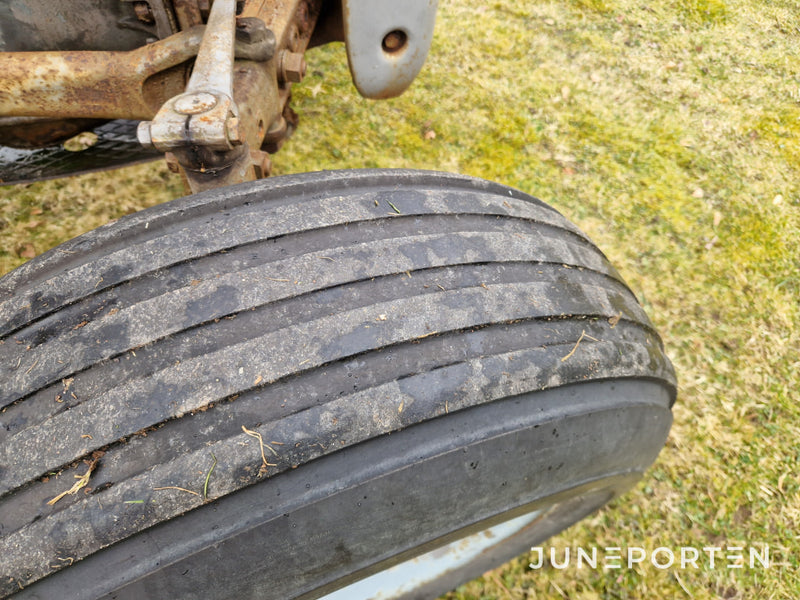 Traktor Massey Ferguson Grålle Med Plog