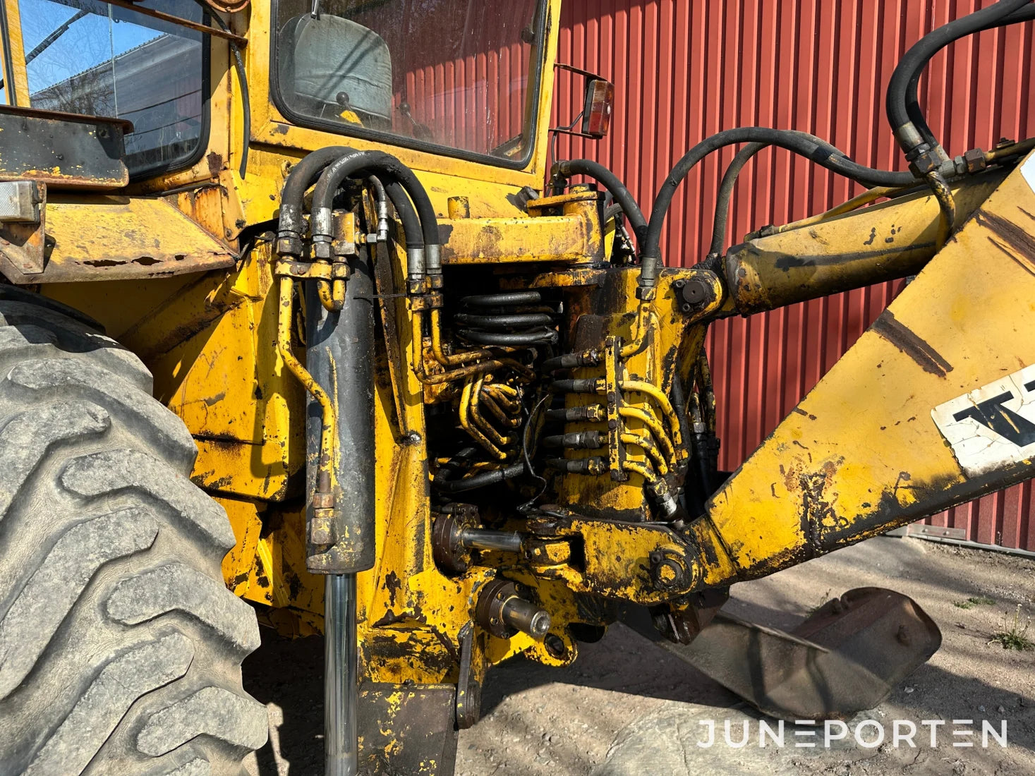 Traktorgrävare Volvo BM 646 - 82