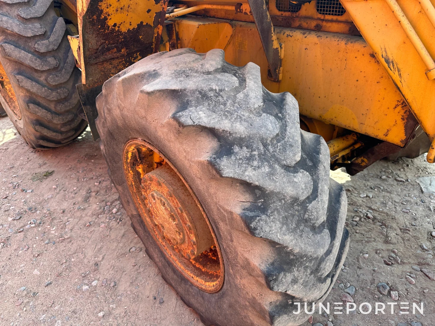 Traktorgrävare Volvo BM 646 - 82
