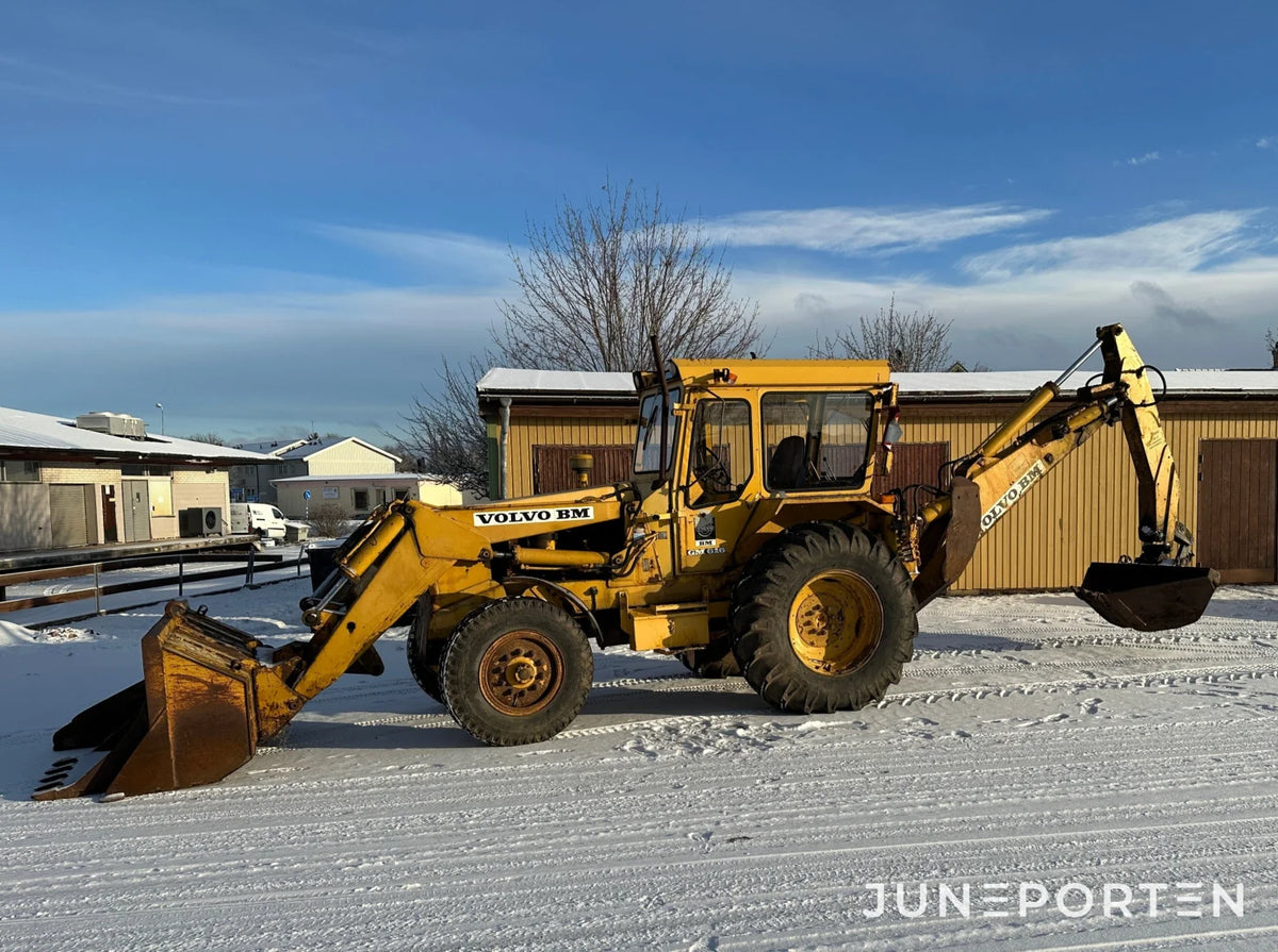 Traktorgrävare Volvo BM GM 616 med skopor