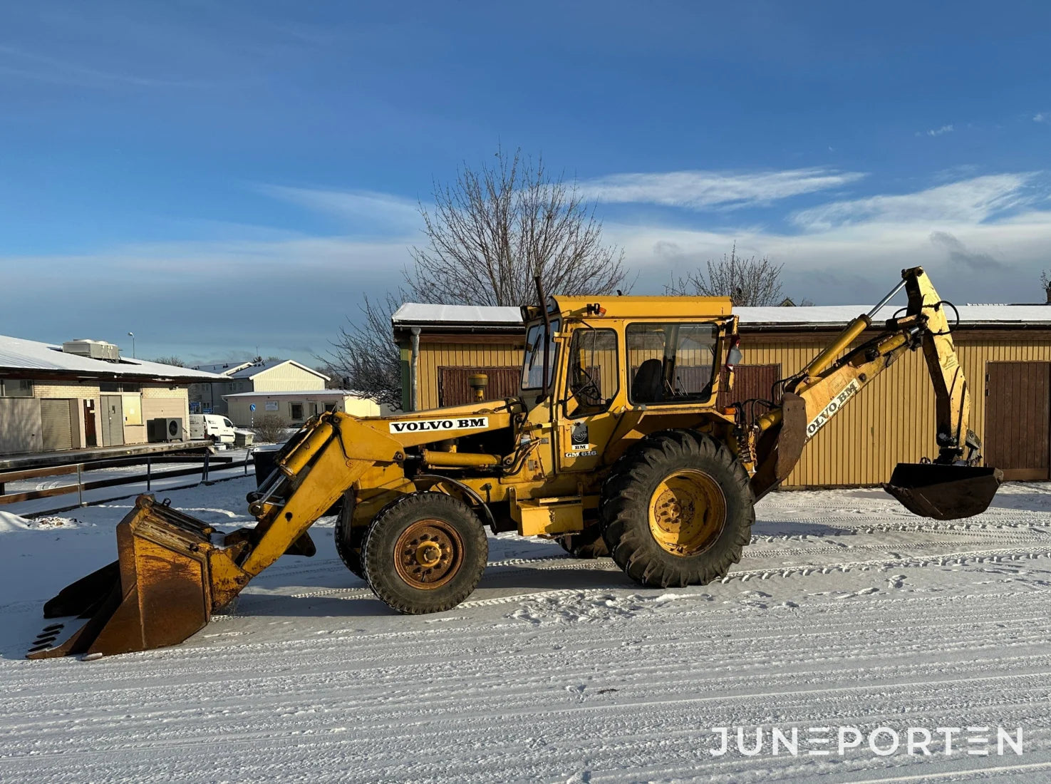 Traktorgrävare Volvo BM GM 616 med skopor