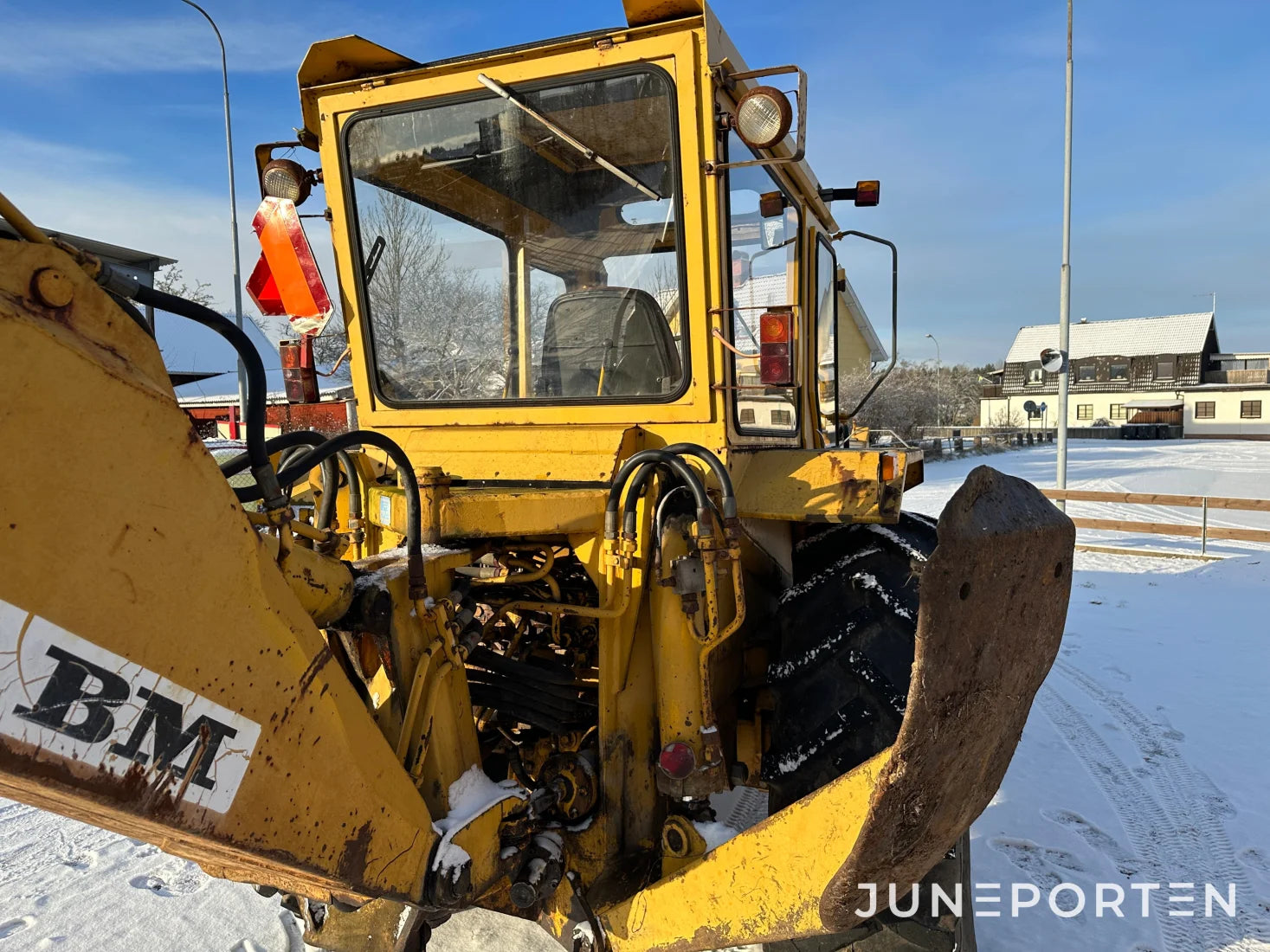 Traktorgrävare Volvo BM GM 616 med skopor