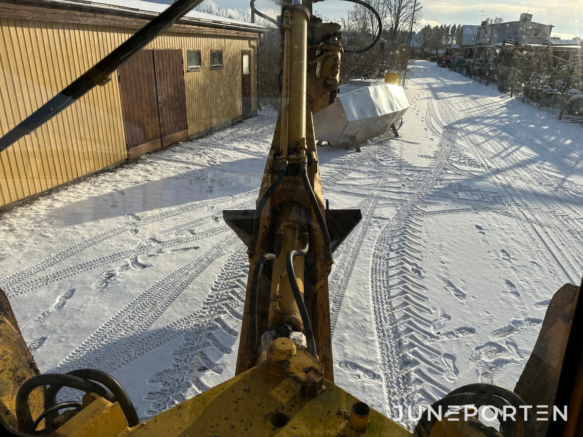 Traktorgrävare Volvo BM GM 616 med skopor