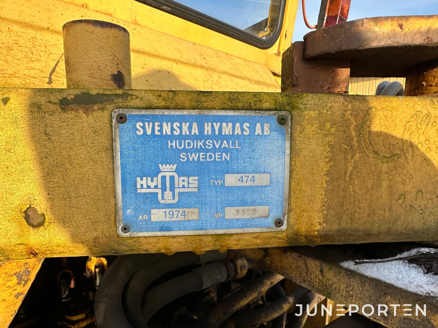 Traktorgrävare Volvo BM GM 616 med skopor