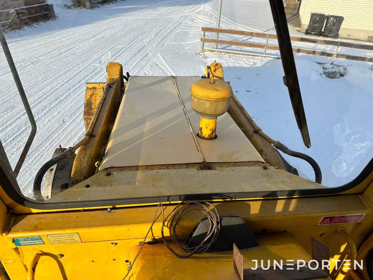 Traktorgrävare Volvo BM GM 616 med skopor