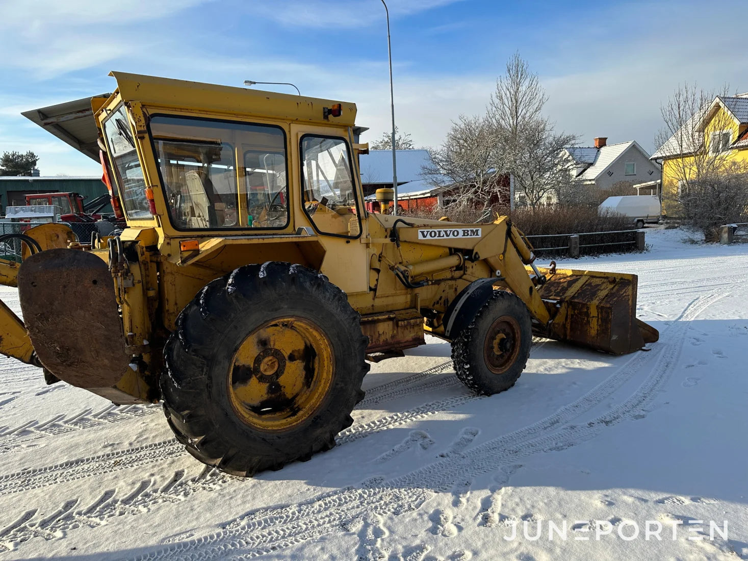 Traktorgrävare Volvo BM GM 616 med skopor