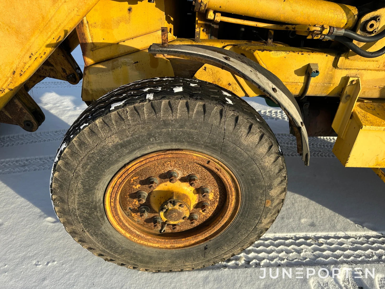 Traktorgrävare Volvo BM GM 616 med skopor