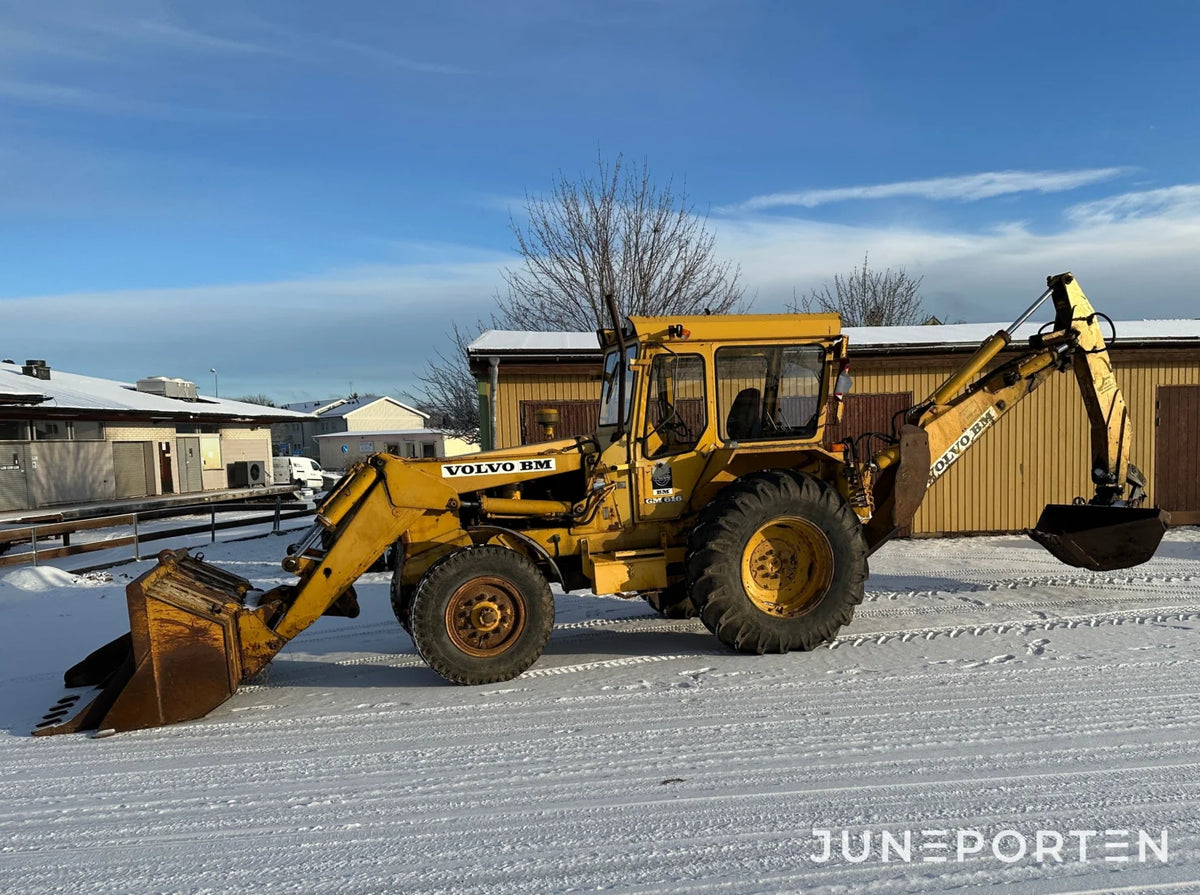 Traktorgrävare Volvo BM GM 616 med skopor