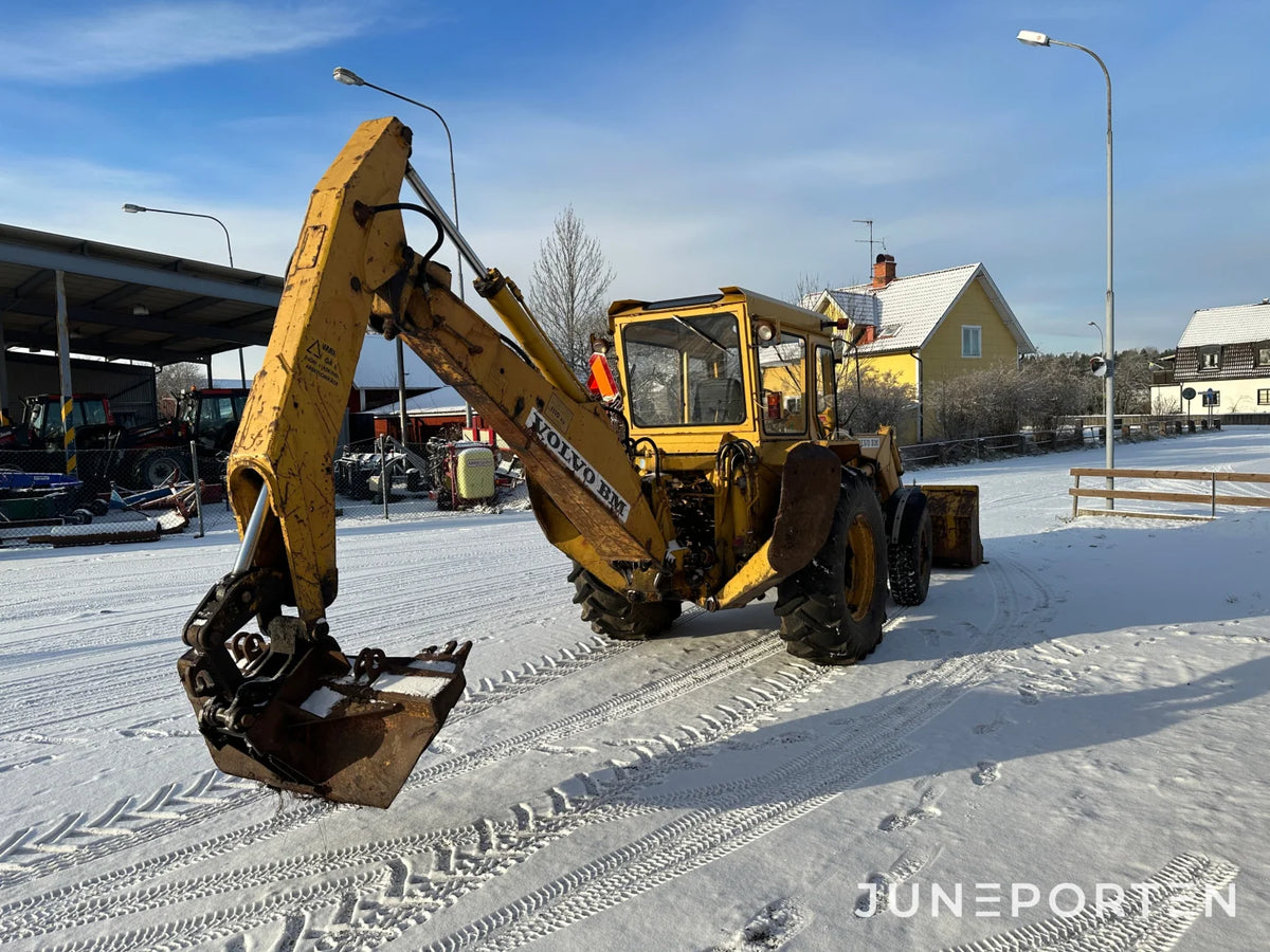 Traktorgrävare Volvo BM GM 616 med skopor
