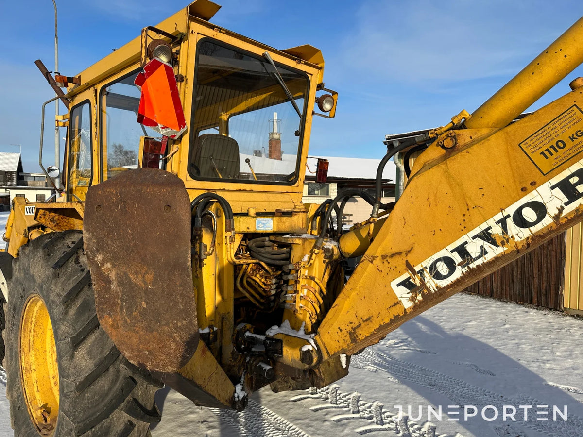 Traktorgrävare Volvo BM GM 616 med skopor
