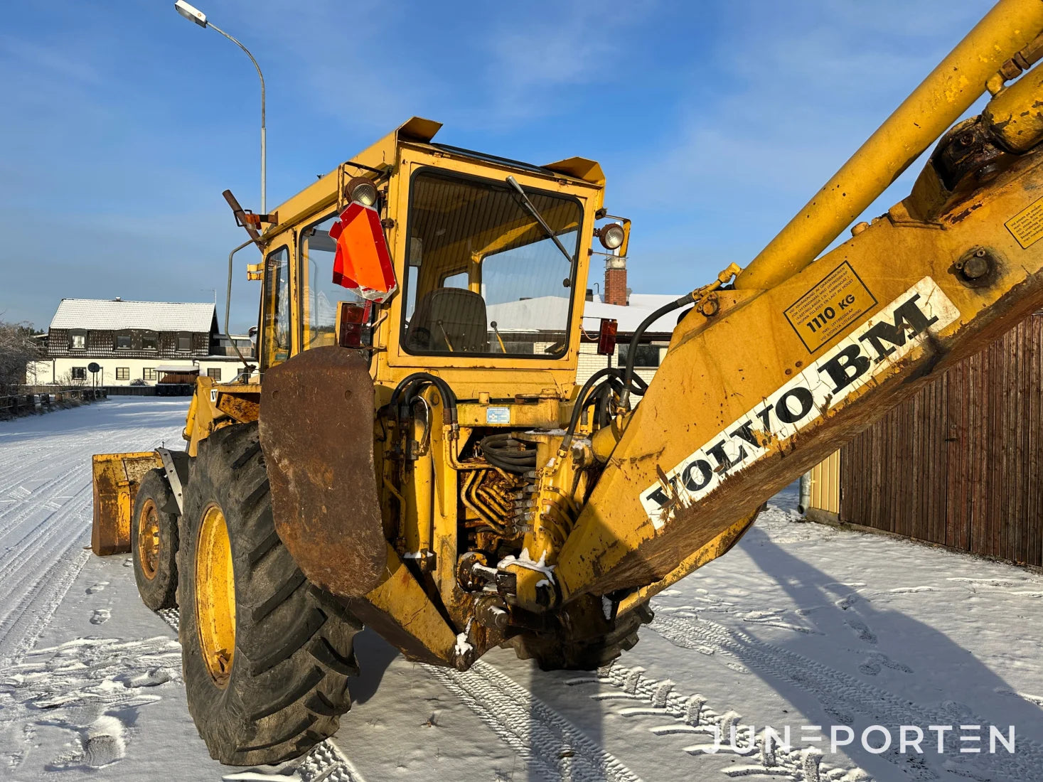 Traktorgrävare Volvo BM GM 616 med skopor