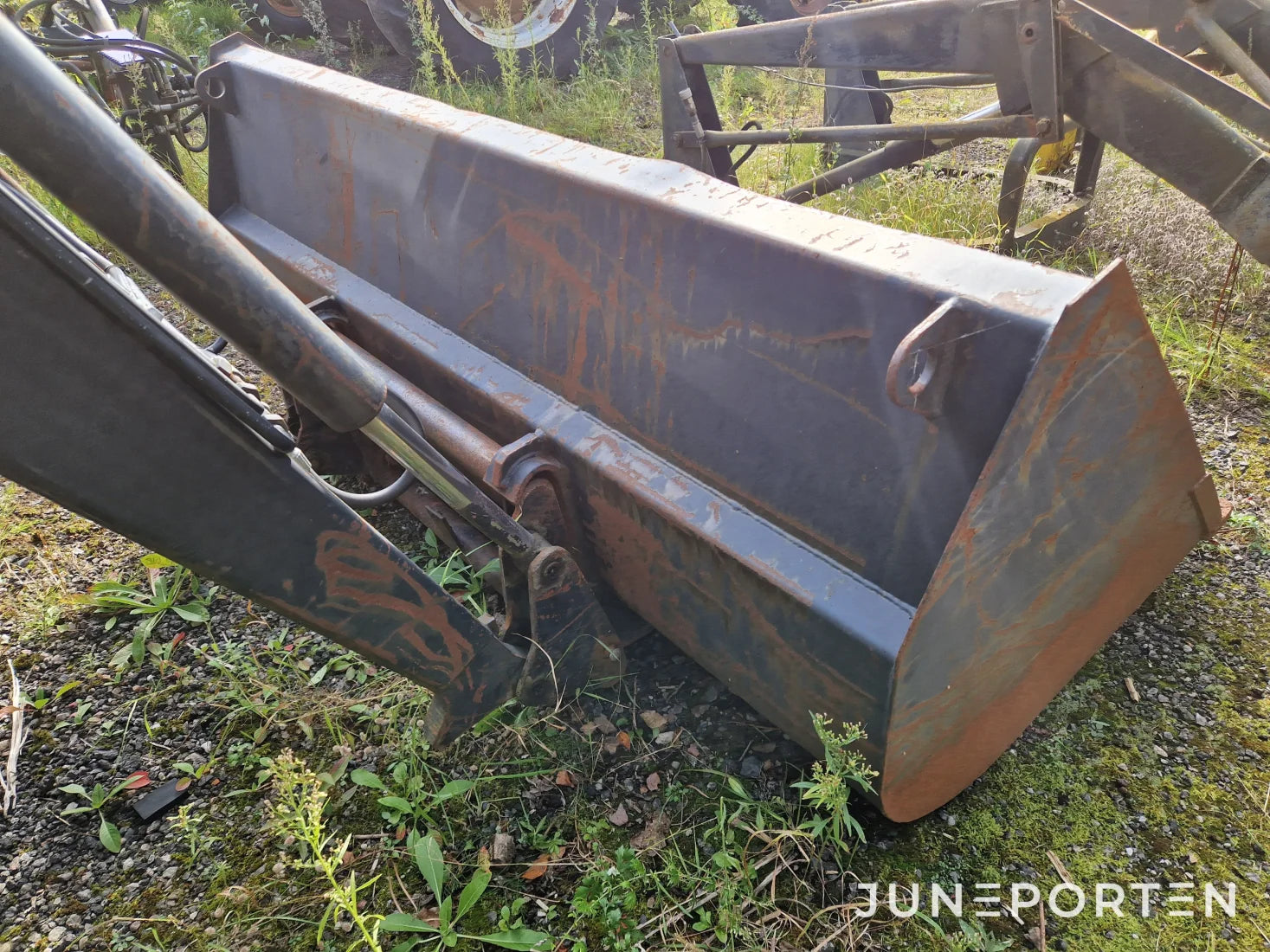 Lastare Trima 1320 med skopa
