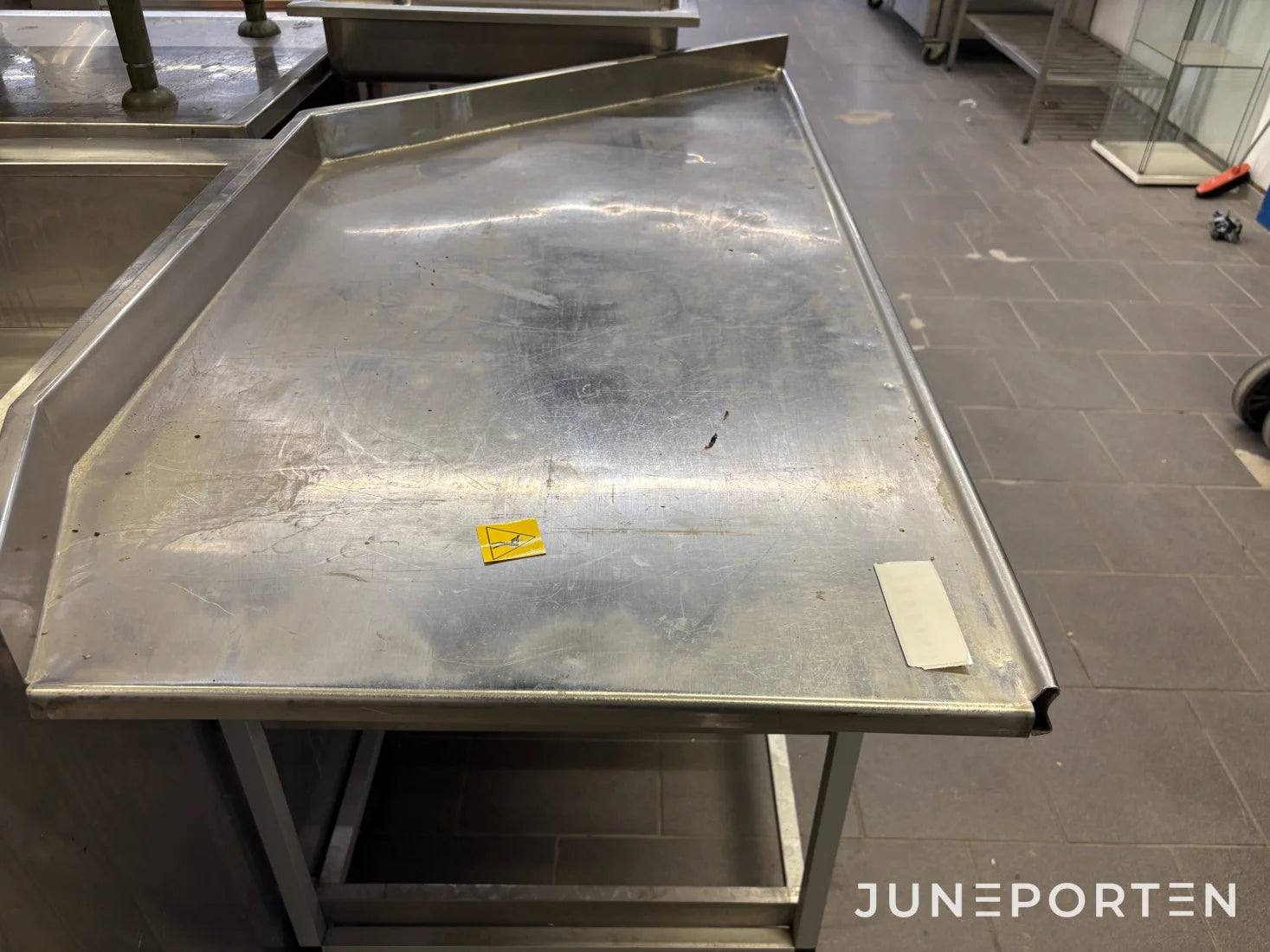 Utmatningsbänk från diskmaskin