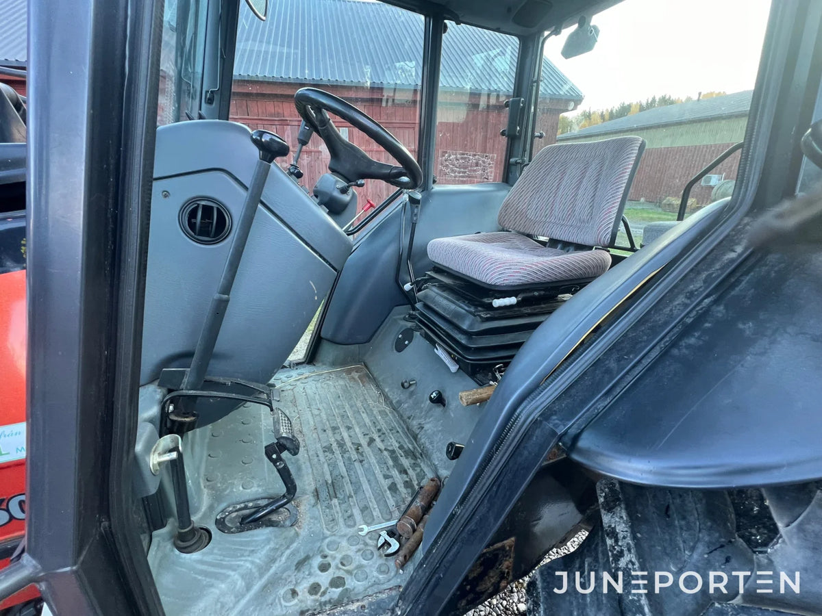 Valmet 600 4WD med lastare