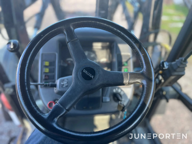 Valmet 600 4WD med lastare