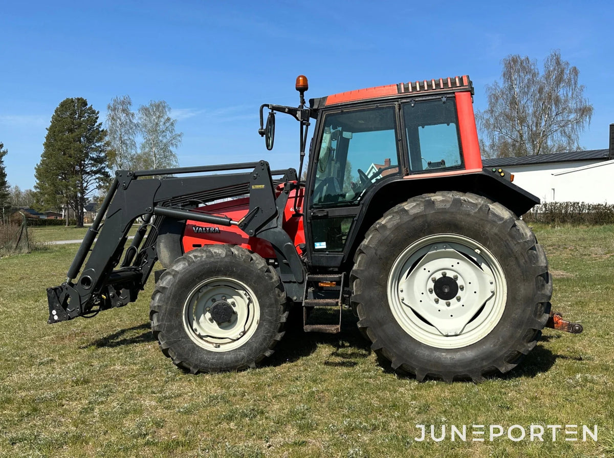 Valtra 6250 4WD med lastare