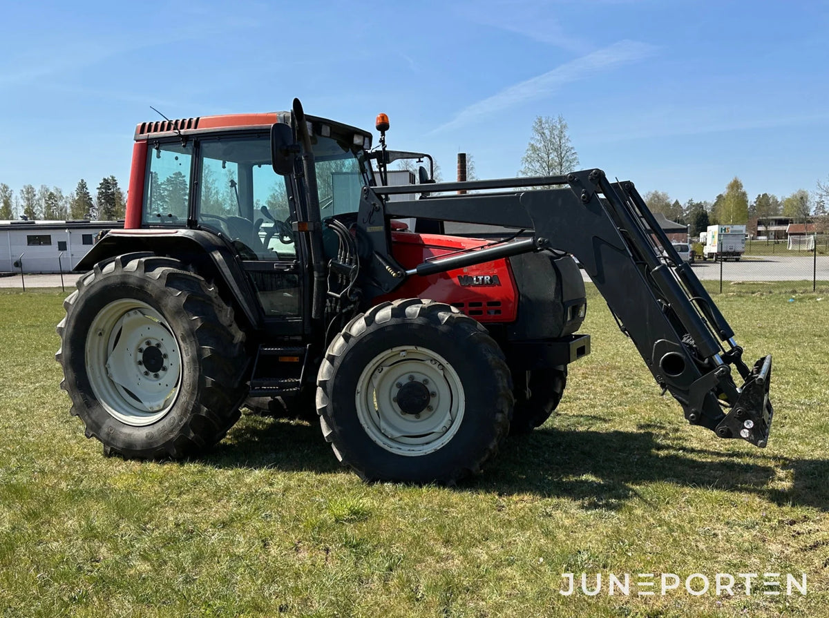 Valtra 6250 4WD med lastare