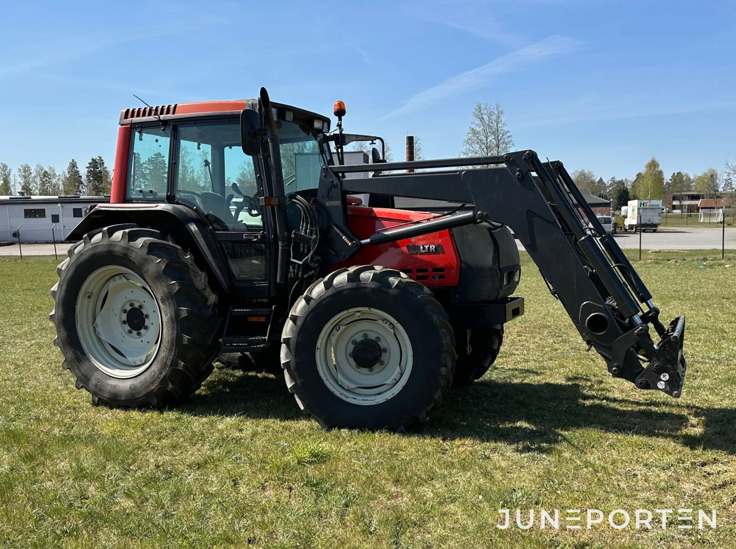Valtra 6250 4WD med lastare