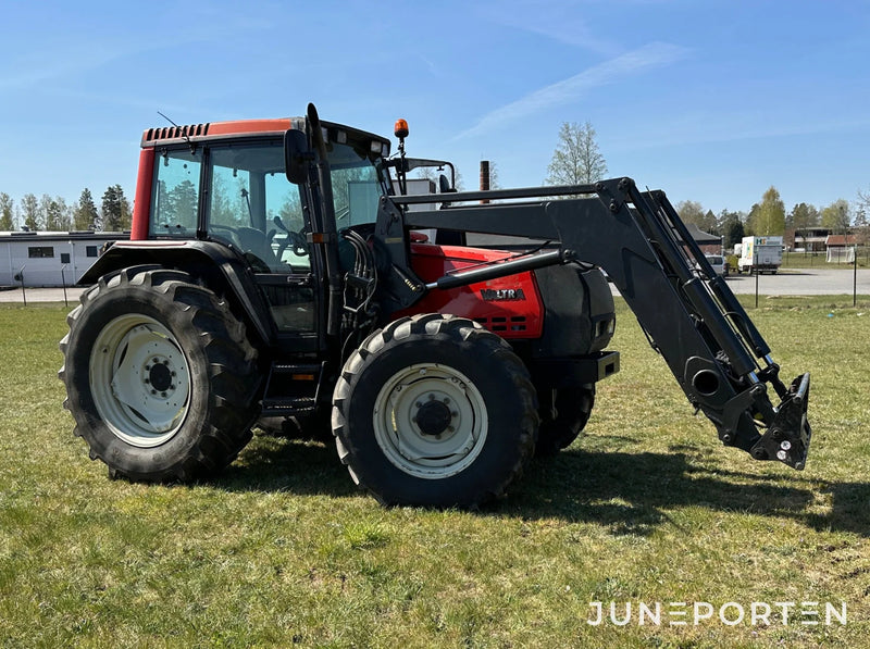 Valtra 6250 4WD med lastare