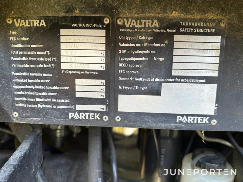 Valtra 6250 4WD med lastare