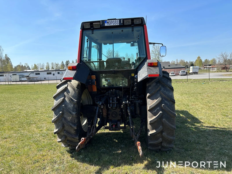 Valtra 6250 4WD med lastare
