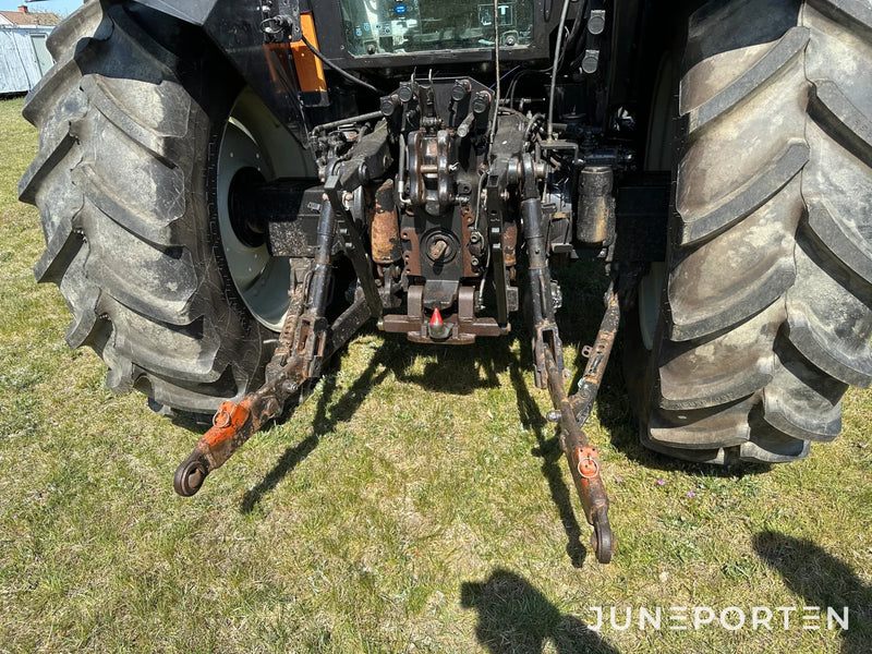 Valtra 6250 4WD med lastare