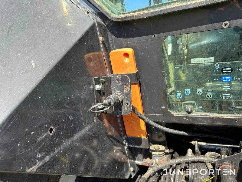 Valtra 6250 4WD med lastare