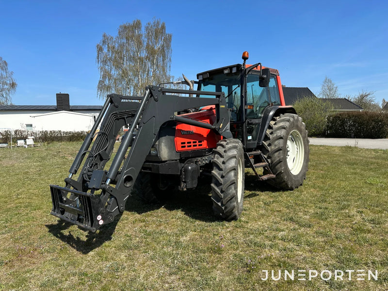 Valtra 6250 4WD med lastare