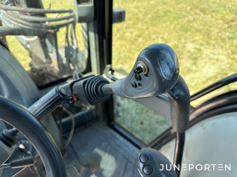 Valtra 6250 4WD med lastare