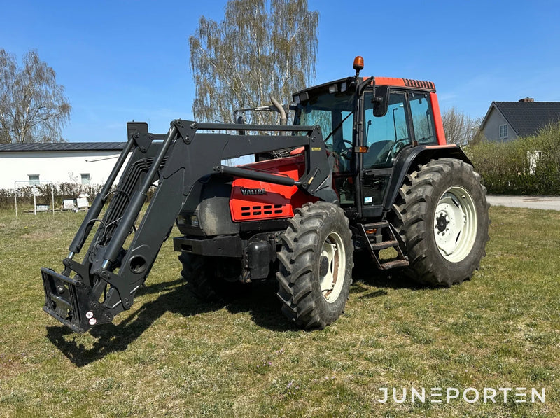 Valtra 6250 4WD med lastare