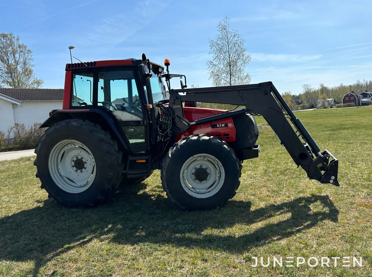 Valtra 6250 4WD med lastare