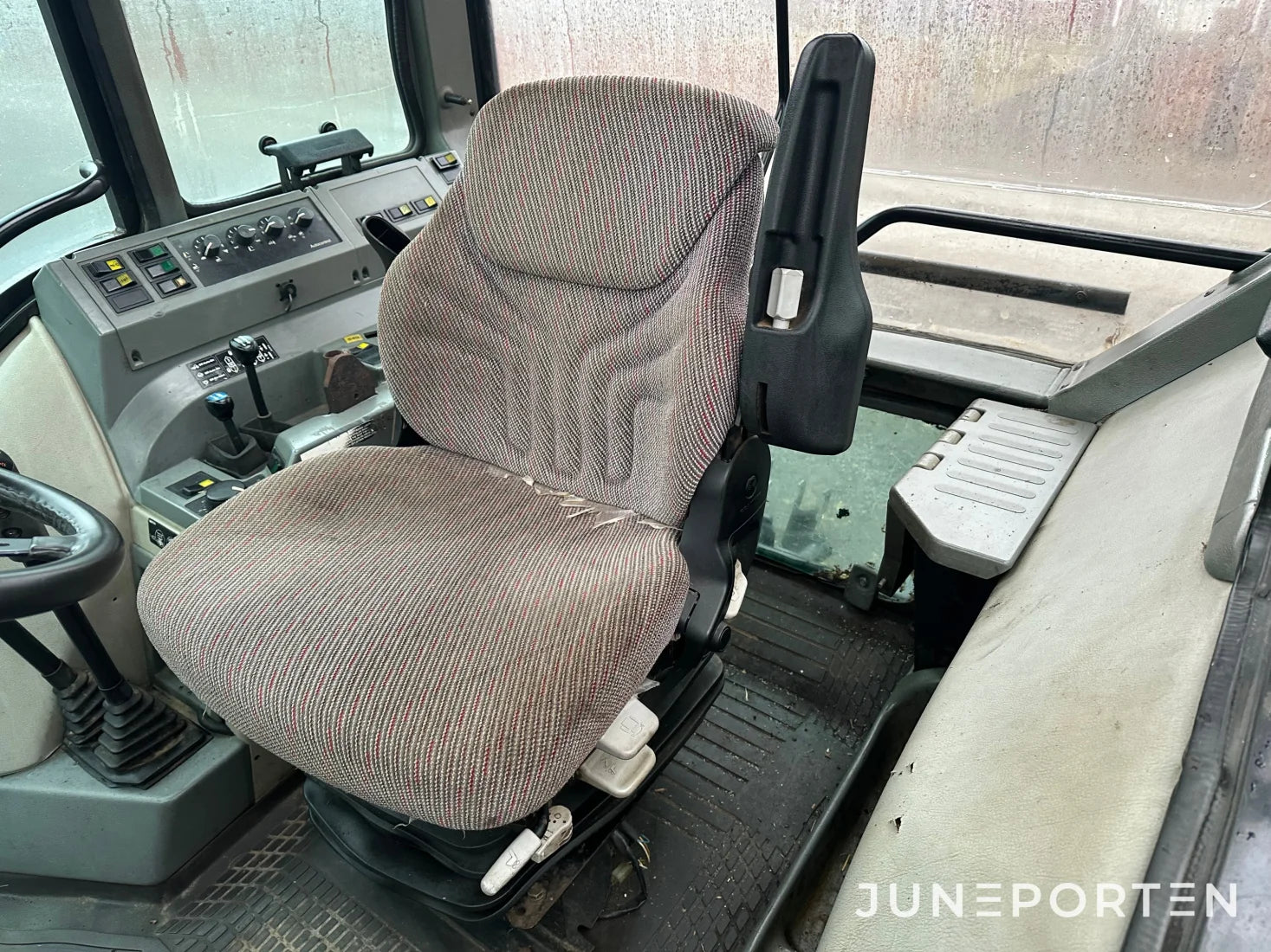 Valtra 6850 Hitech med lastare