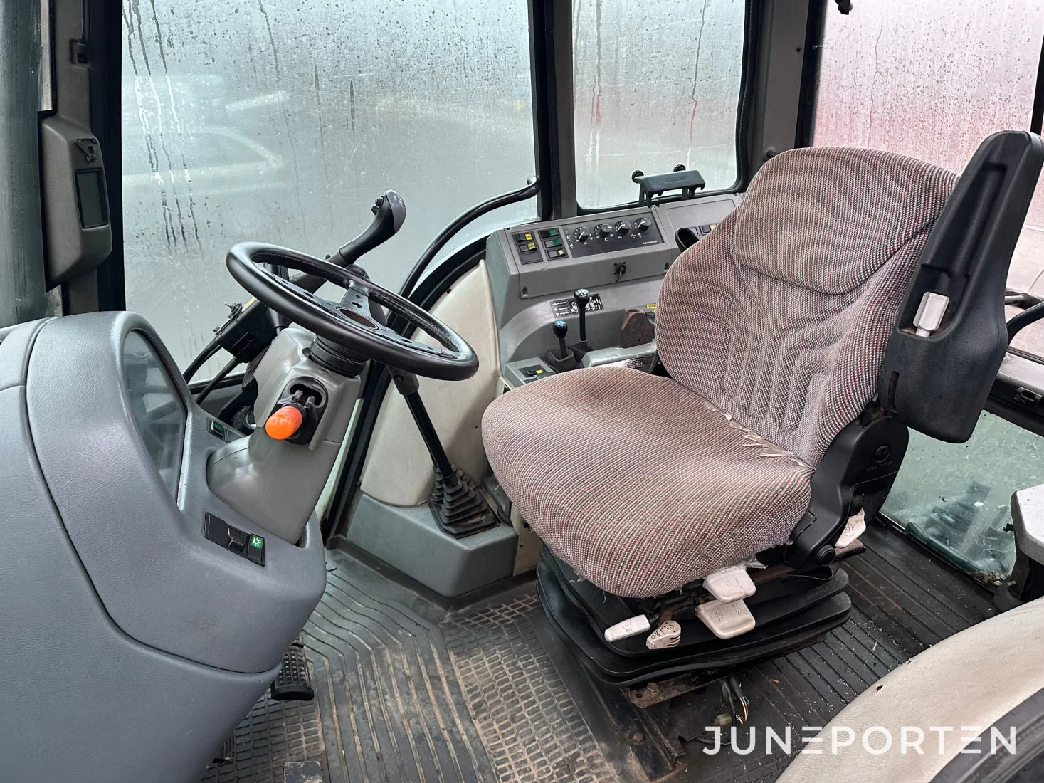 Valtra 6850 Hitech med lastare