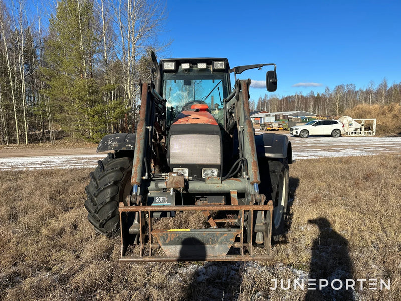 Valtra 6850 med lastare