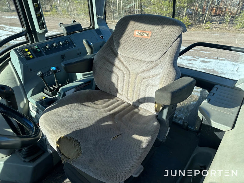 Valtra 6850 med lastare