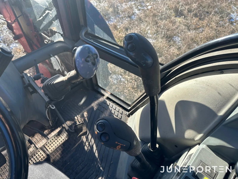 Valtra 6850 med lastare