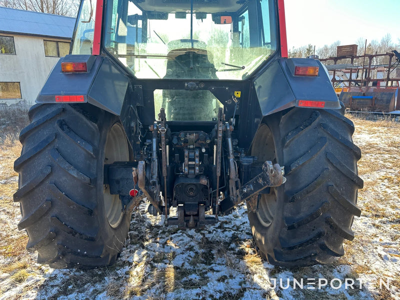 Valtra 6850 med lastare